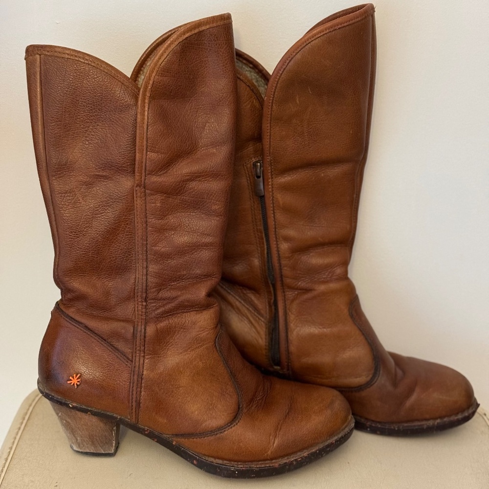 Leather Shearling Tulip-top Autumn/Winter Boots (Chestnut - Size 9.5 approx.)